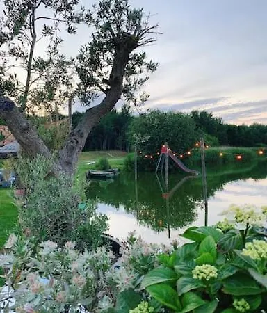 Sfeervolle Boslodge Met Hottub En Veranda 別荘 ノールトウェイケルハウト　