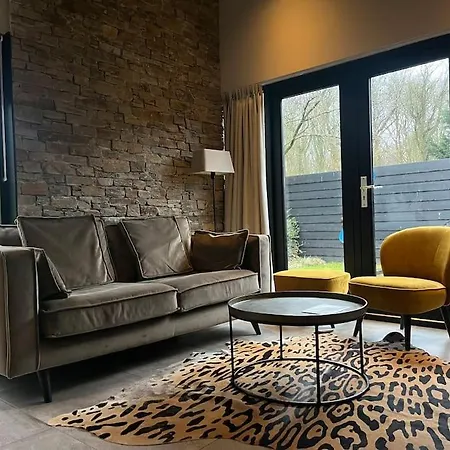 Sfeervolle Boslodge Met Hottub En Veranda Noordwijkerhout