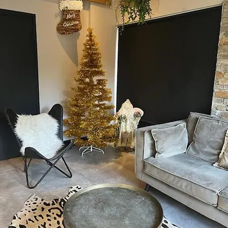Holiday home Sfeervolle Boslodge Met Hottub En Veranda *