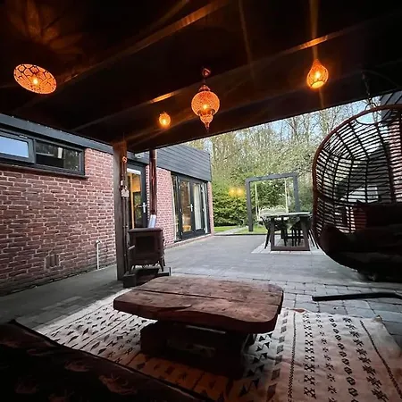 Sfeervolle Boslodge Met Hottub En Veranda
