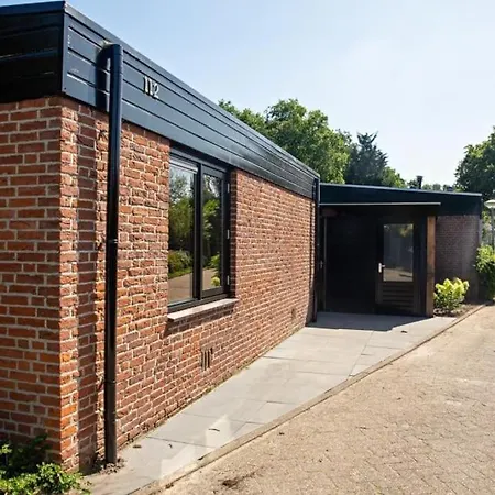 Holiday home Sfeervolle Boslodge Met Hottub En Veranda Noordwijkerhout